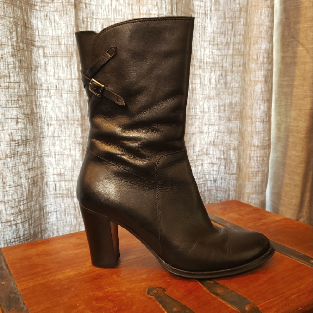 Black leather ankle boots (Jonak)